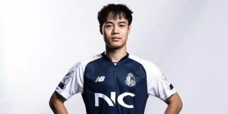 Văn Toàn trong màu áo CLB Seoul FC